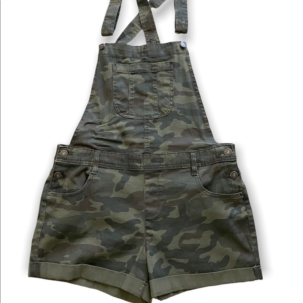 WallFlower Women’s Juniors Mid-Rise Loose Fit Camo Denim Shortalls Romper